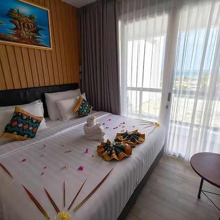 Raja Hotel Kuta Mandalika Resort & Convention Exterior photo