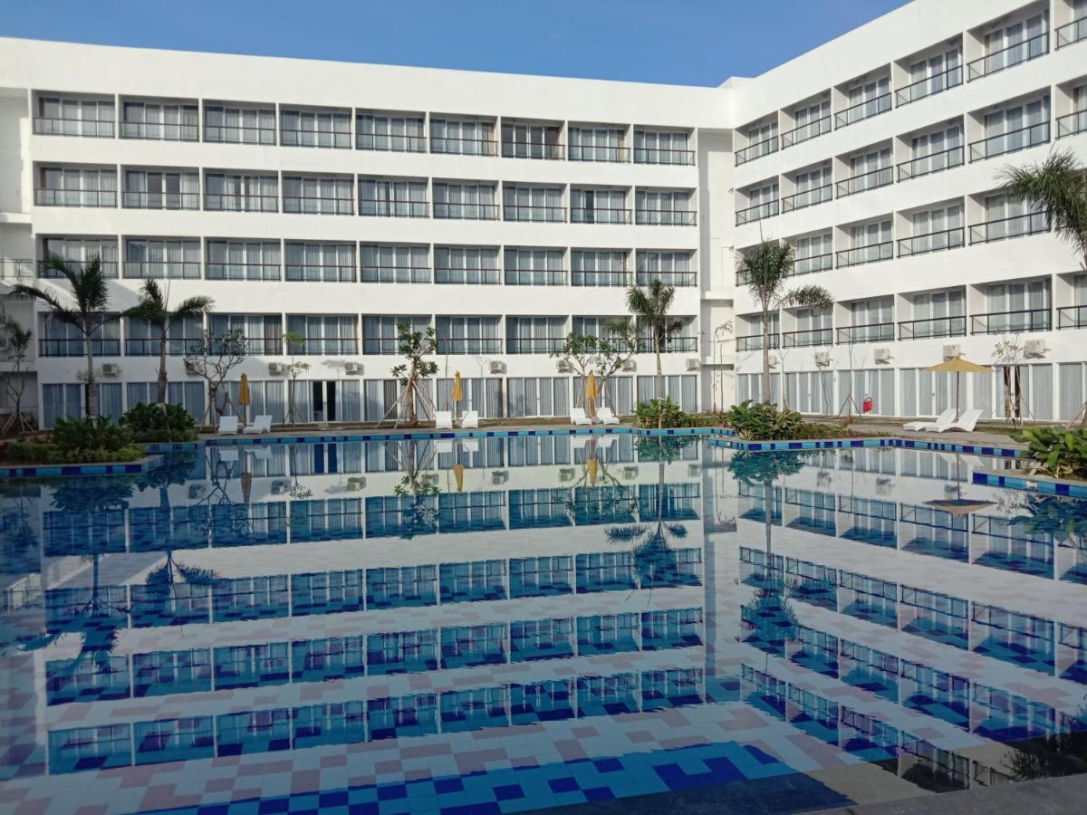 Raja Hotel Kuta Mandalika Resort & Convention Exterior photo