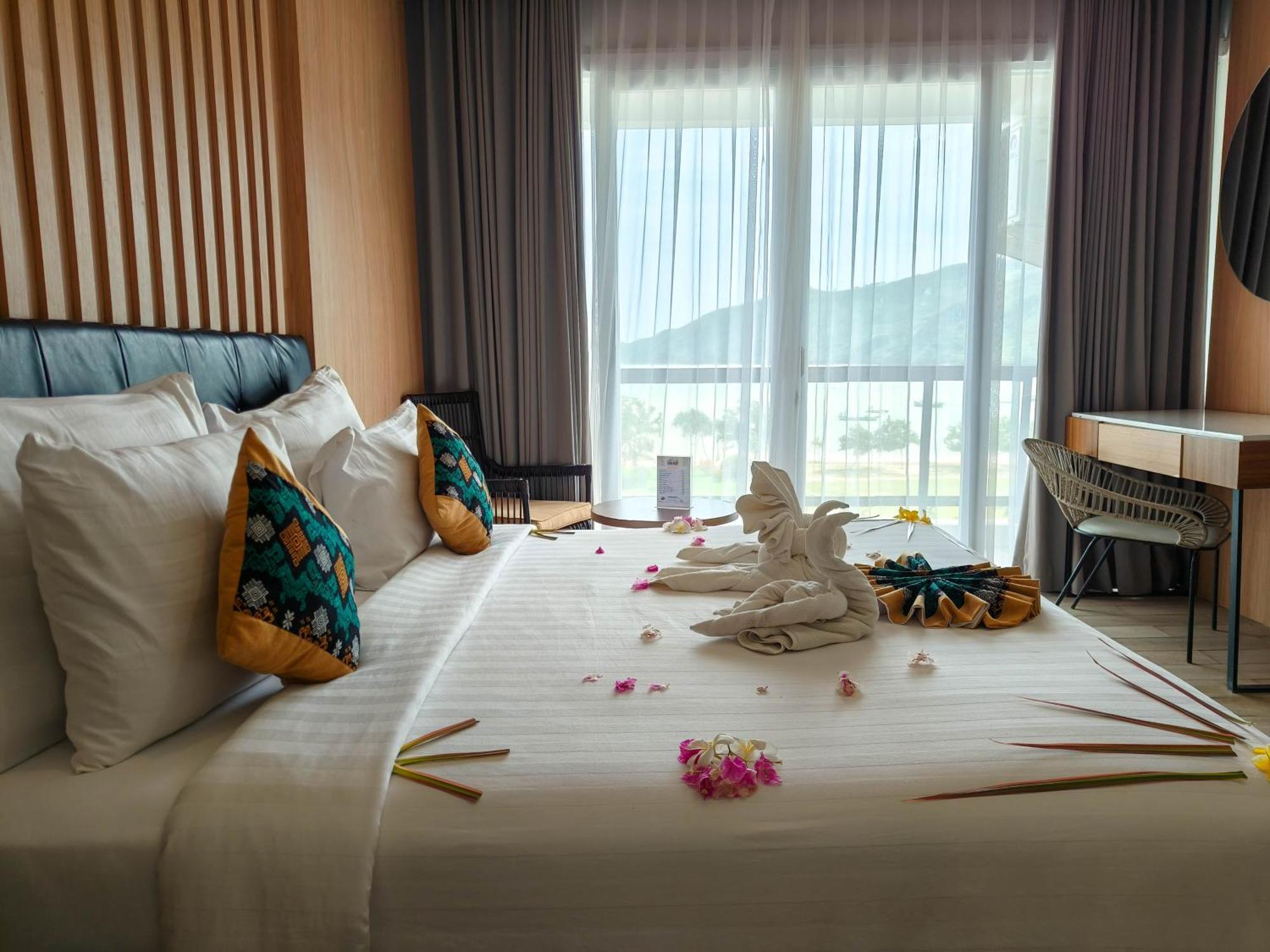 Raja Hotel Kuta Mandalika Resort & Convention Exterior photo