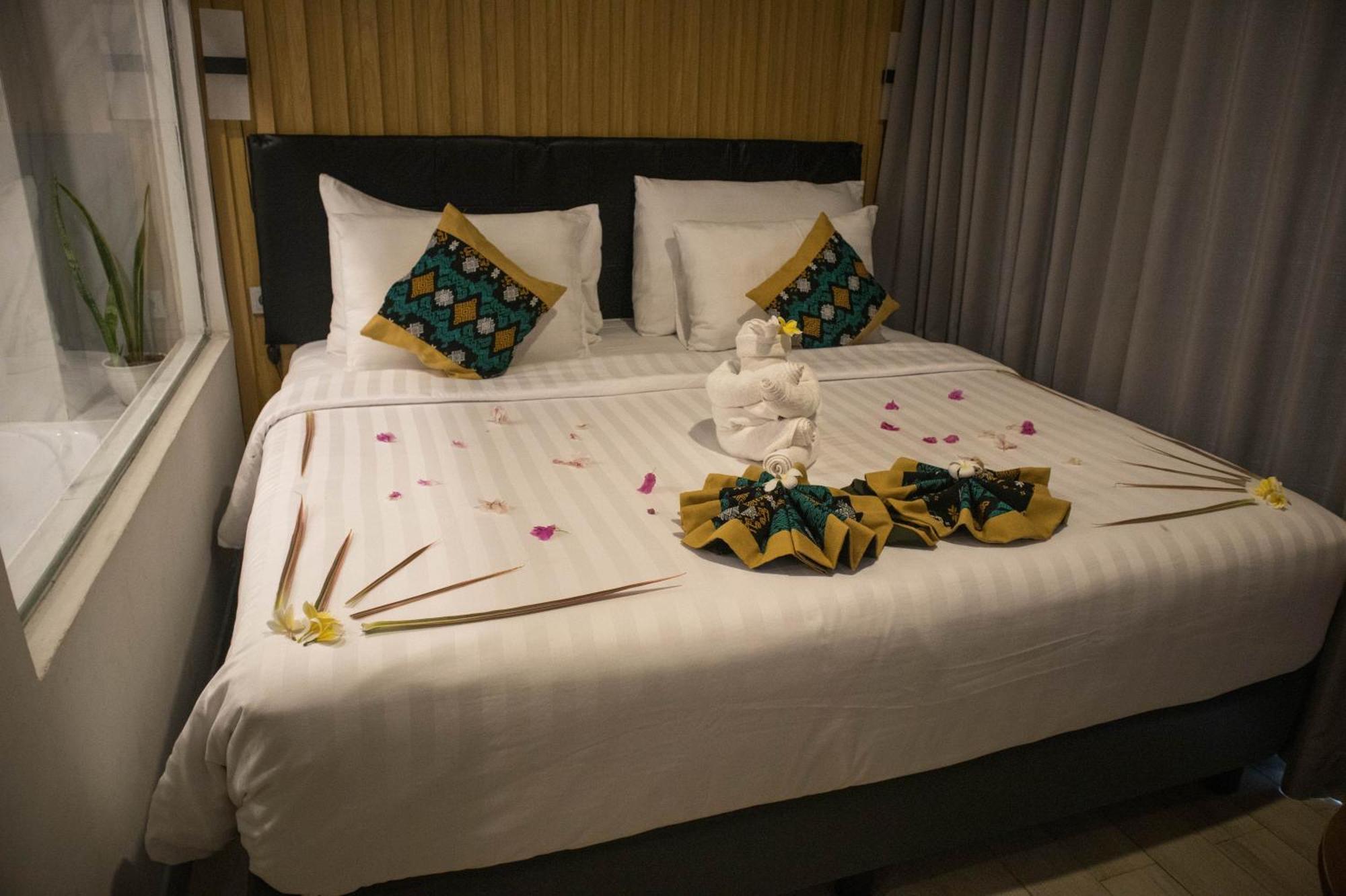 Raja Hotel Kuta Mandalika Resort & Convention Exterior photo