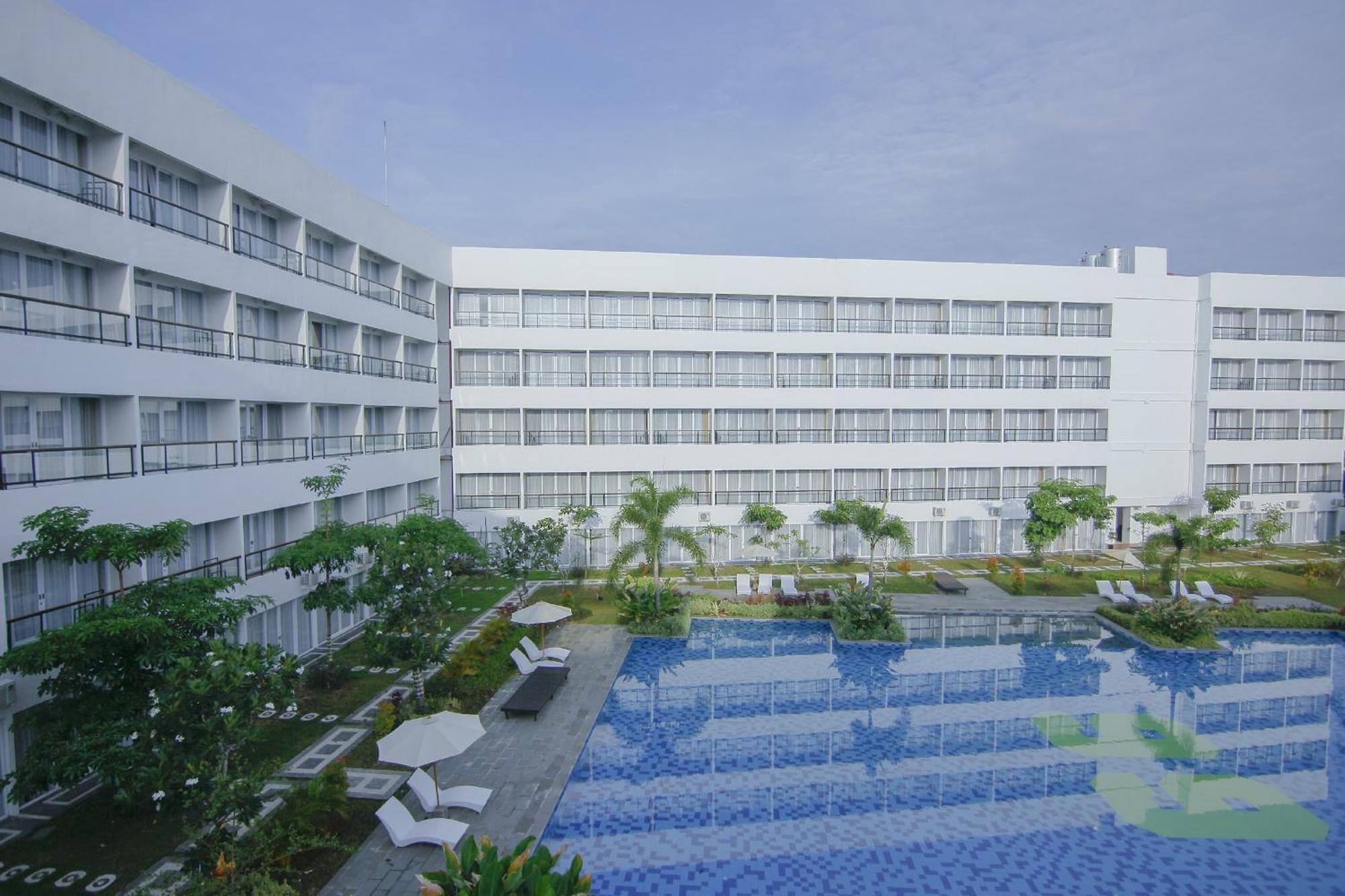 Raja Hotel Kuta Mandalika Resort & Convention Exterior photo